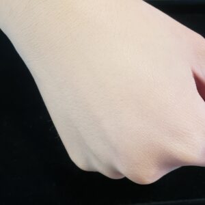 AQクッションファンデ351のツヤ感です。③