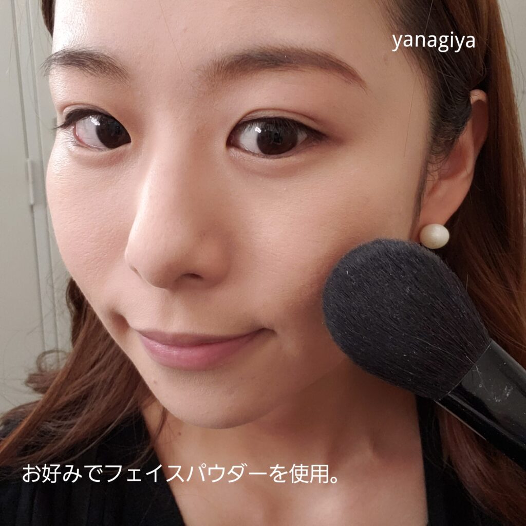 AQクッションを使用してメイク！お好みでフェイスパウダーを使用。