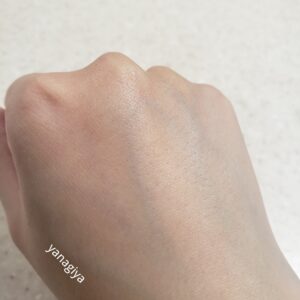 リサージクリアエフェクターを塗ったあとは表面はさらっとしますが肌内部が保湿されてる感じがします。｜化粧品専門店柳屋